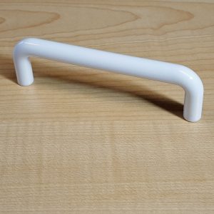 BB-33304.WT White Plastic Wire Pull 4 in C/C w/screws (101)